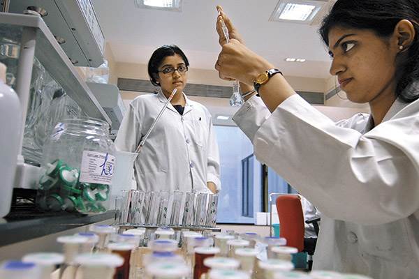 Introduction to Pharmacy: Top courses and colleges in India - Careerizma